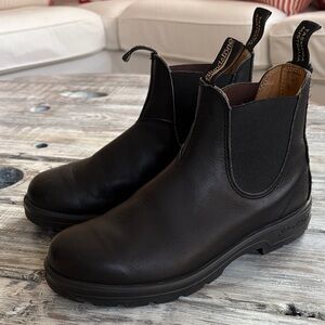 As new Blundstone Chelsea boots #558. AU/UK size 8, US women’s size 11, men’s 9